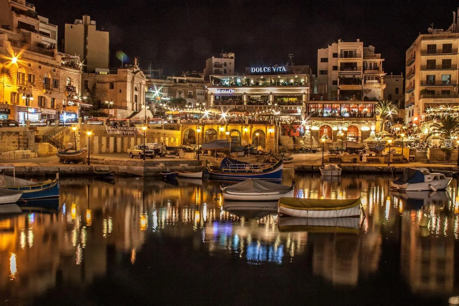 Premier Seafront Living: Ultra-Luxury In Sliema Apartment