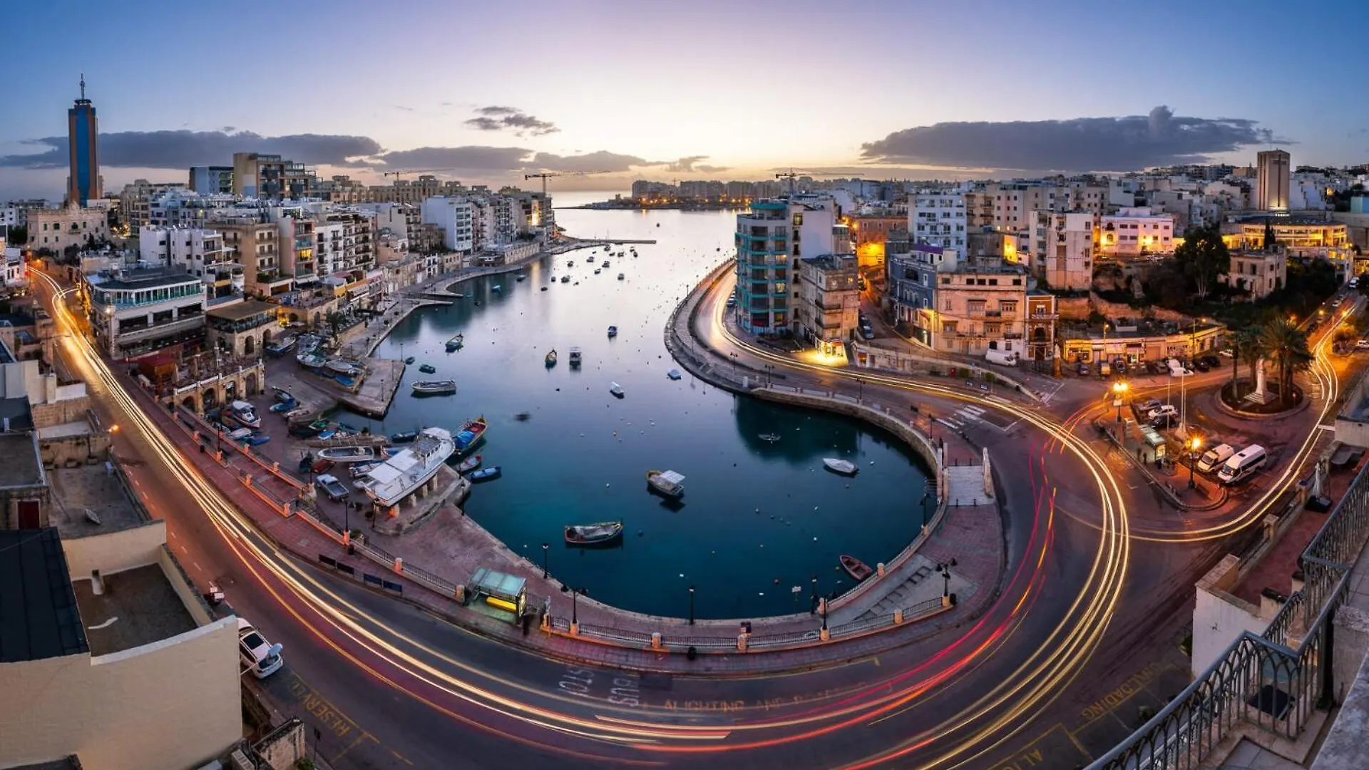 Premier Seafront Living: Ultra-Luxury In Sliema Apartment Malta