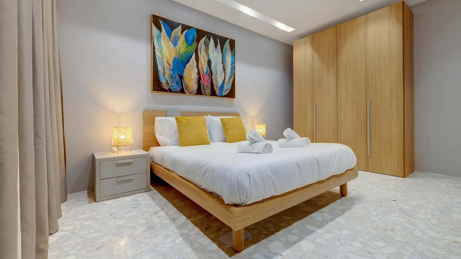 Premier Seafront Living: Ultra-Luxury In Sliema Apartment