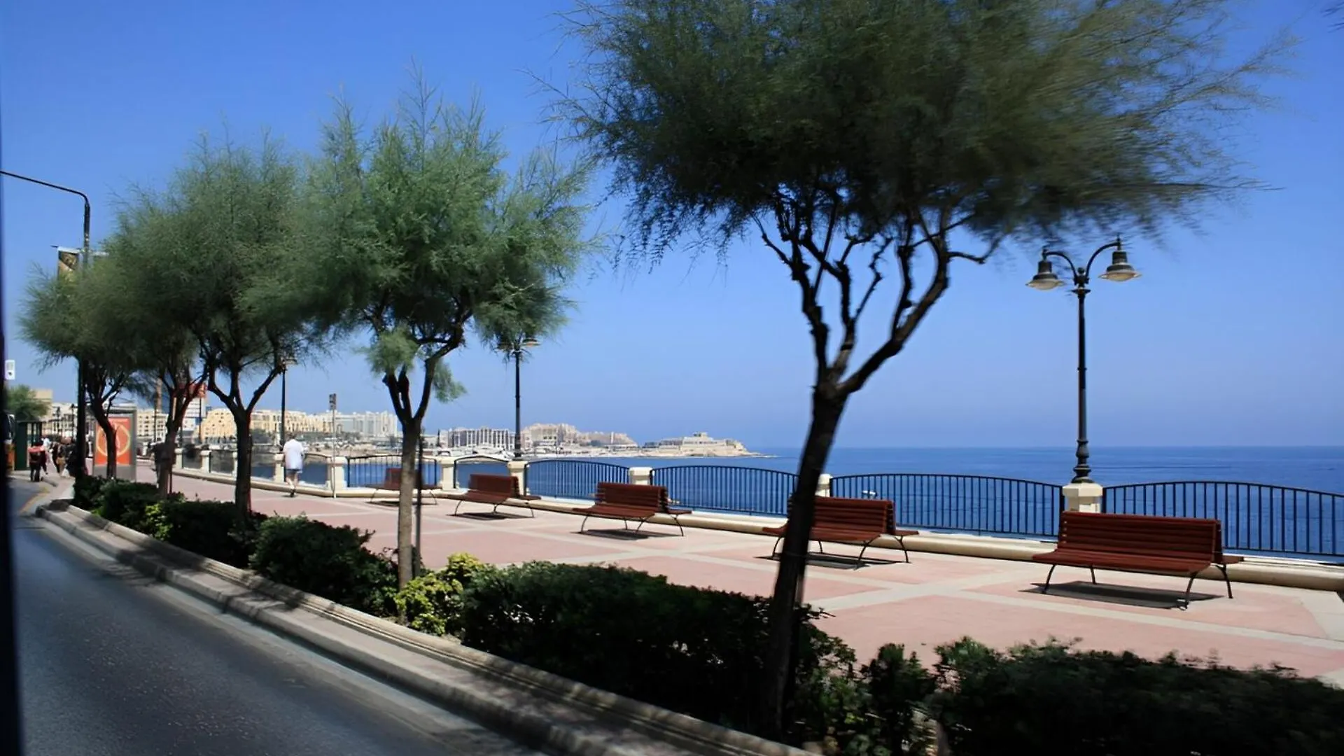 Premier Seafront Living: Ultra-Luxury In Sliema Apartment Malta