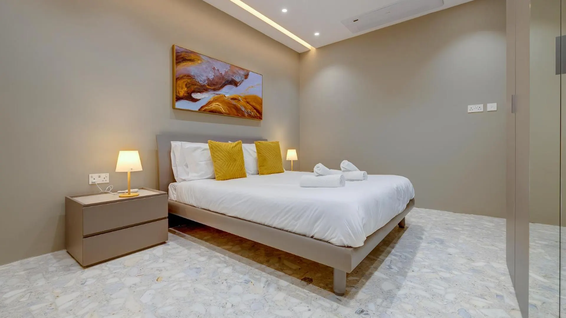 Premier Seafront Living: Ultra-Luxury In Sliema Apartment