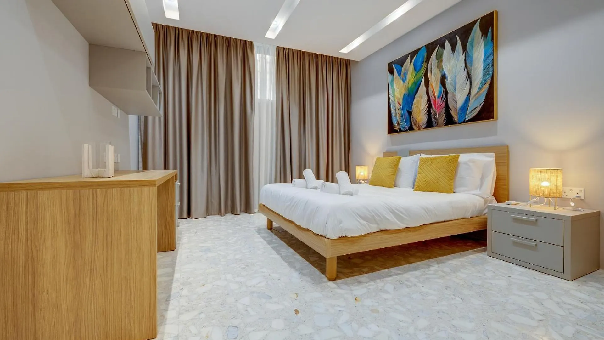 Premier Seafront Living: Ultra-Luxury In Sliema Apartment