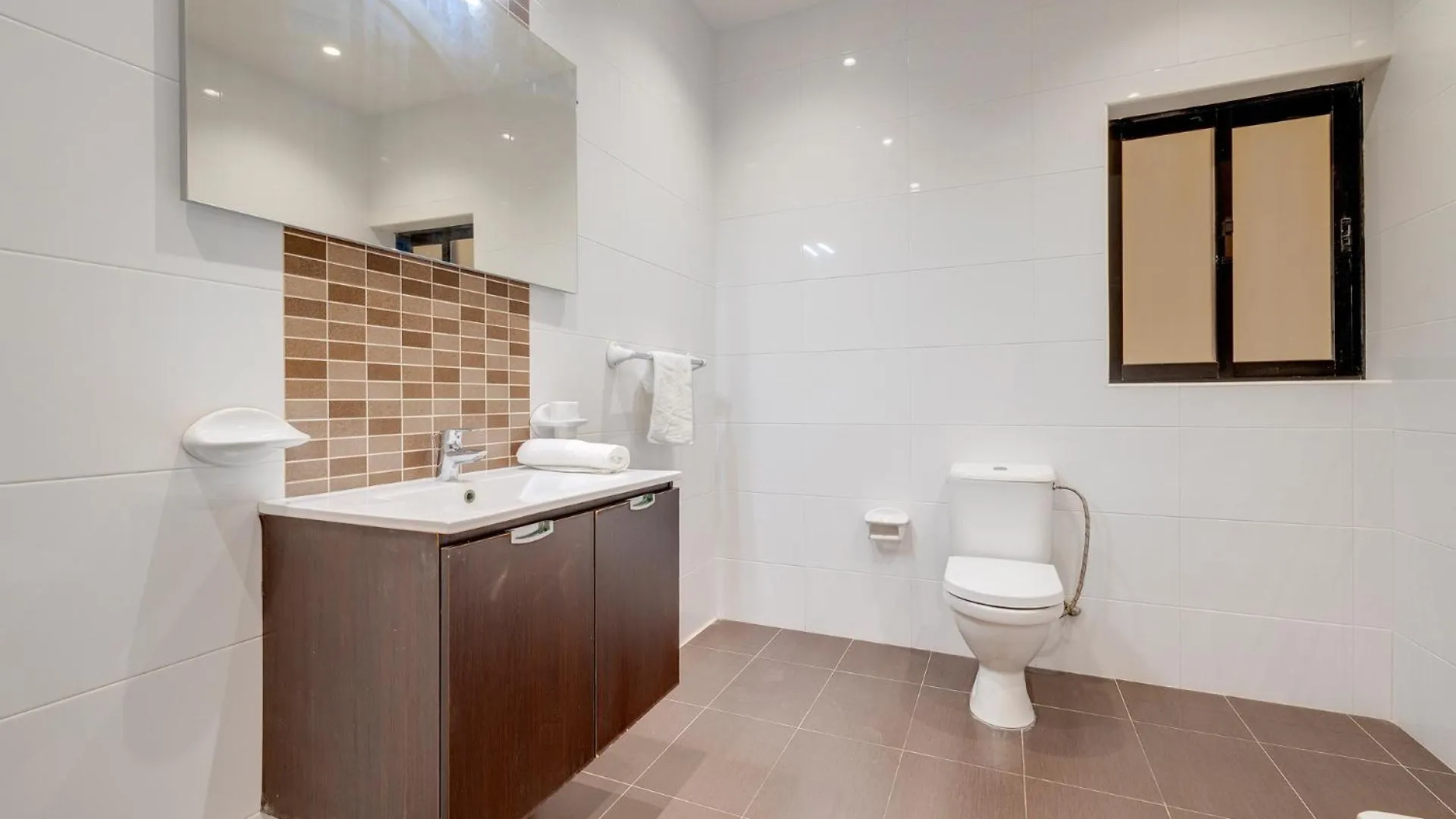 Premier Seafront Living: Ultra-Luxury In Sliema Apartment