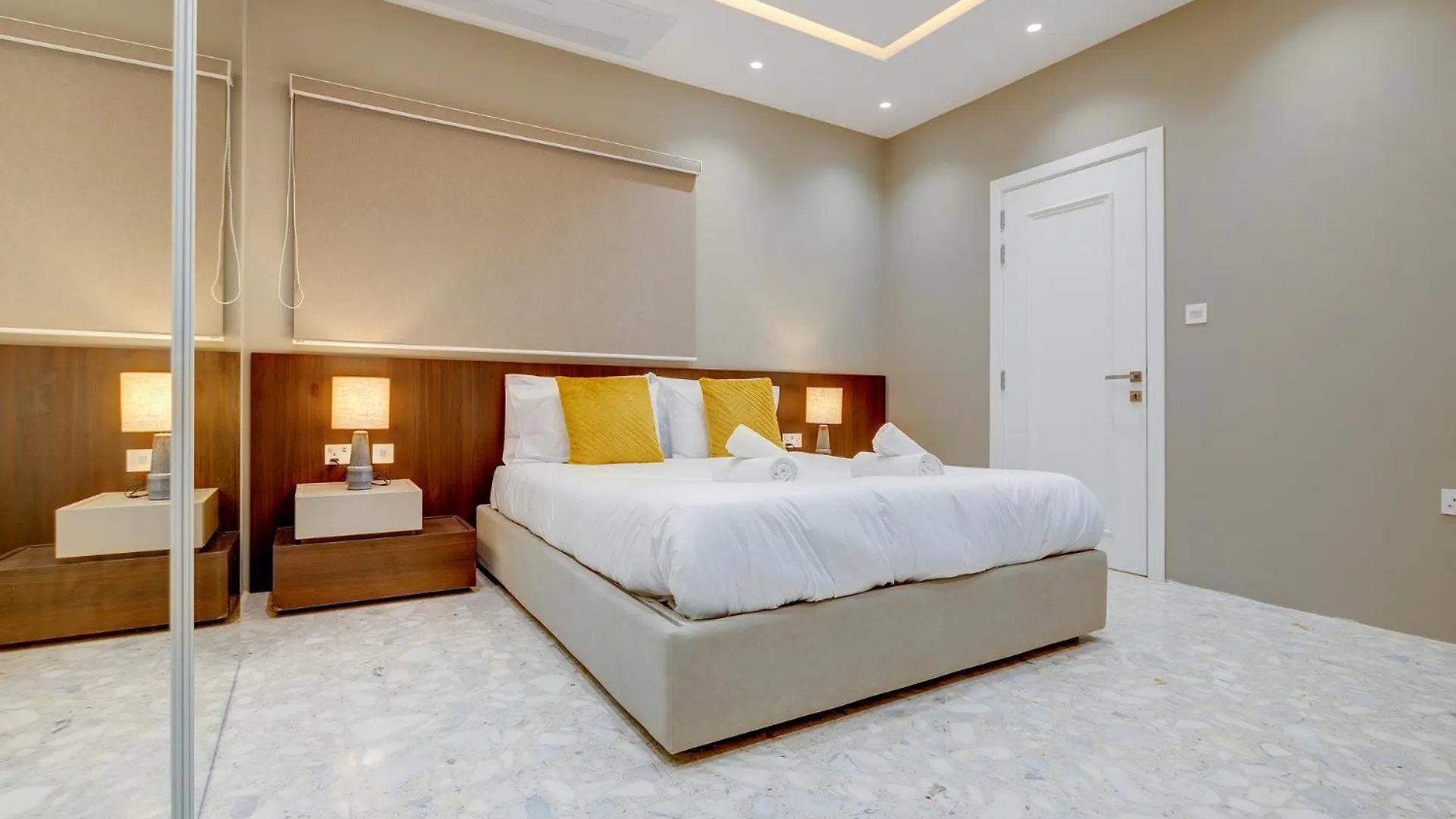 Premier Seafront Living: Ultra-Luxury In Sliema Apartment