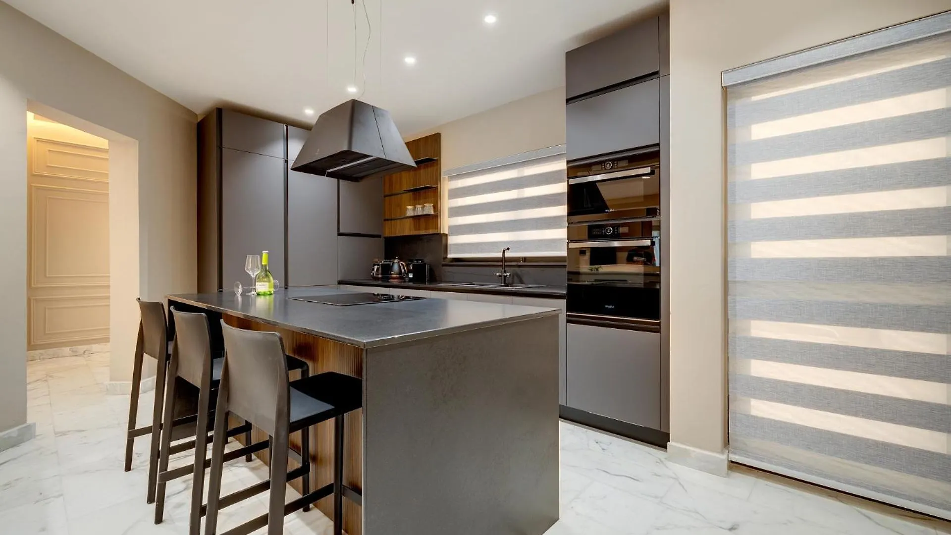 Premier Seafront Living: Ultra-Luxury In Sliema Apartment