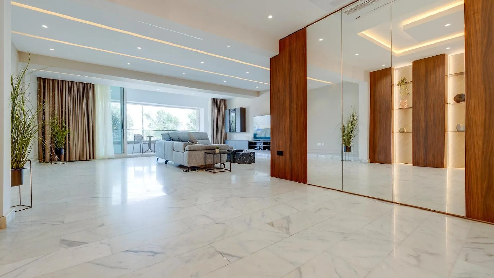Premier Seafront Living: Ultra-Luxury In Sliema Apartment