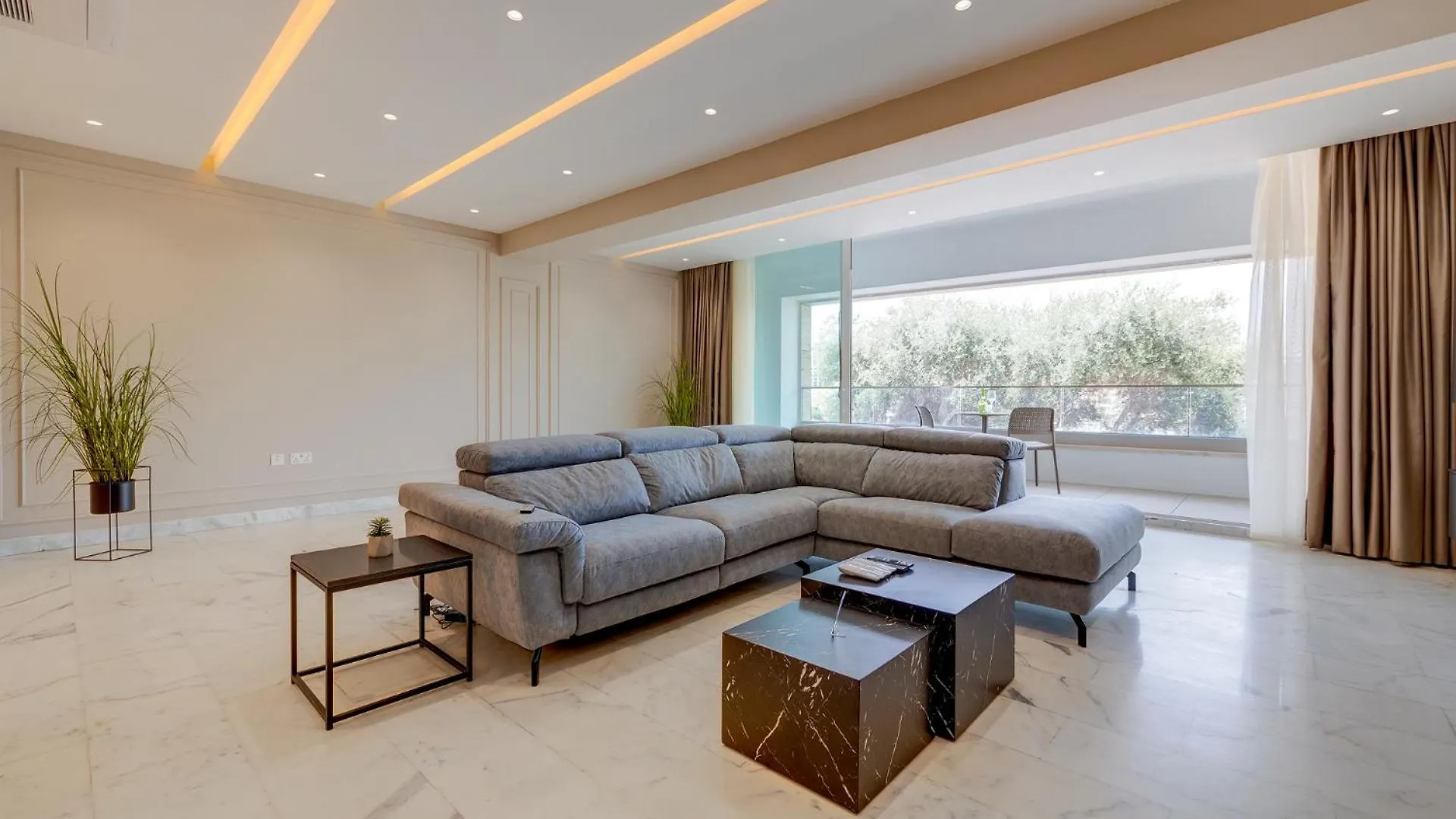 Premier Seafront Living: Ultra-Luxury In Sliema Apartment Malta